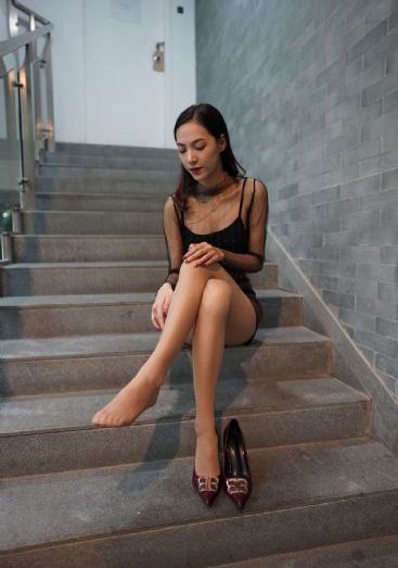 他趴在两腿中间舔我私密有事_BD电影完整版在线观看